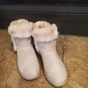 Comfy, warm Airwalk boots